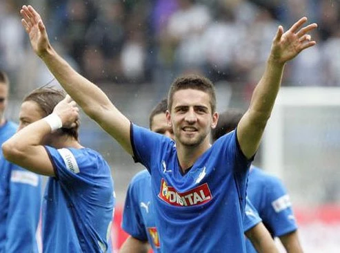  斯图加特年轻前锋闪耀德甲赛场斩获个人首帽