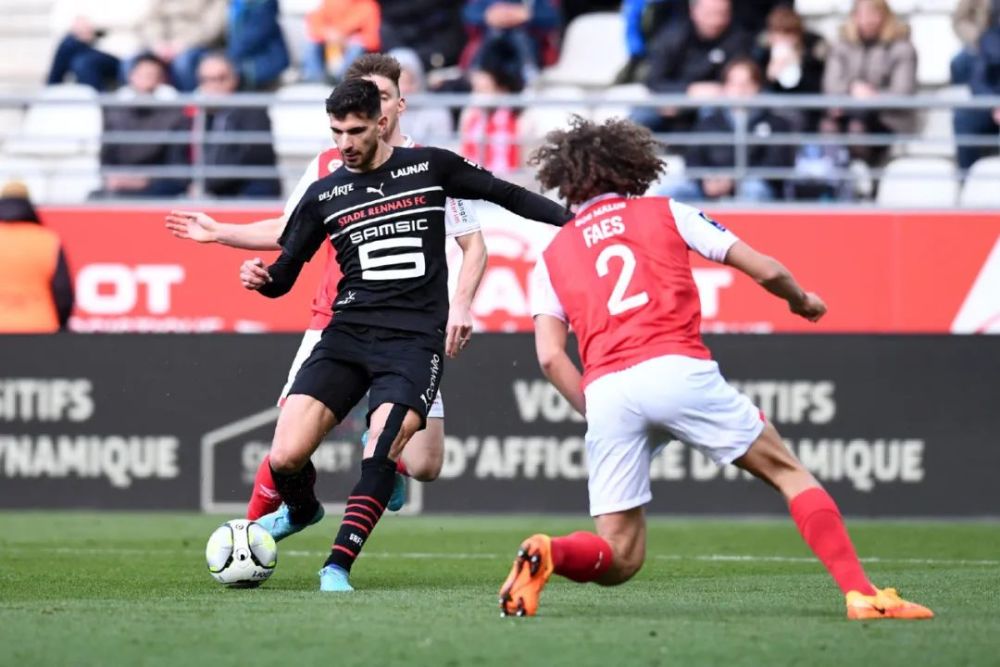  兰斯新秀横空出世，帽子戏法助队爆冷取胜